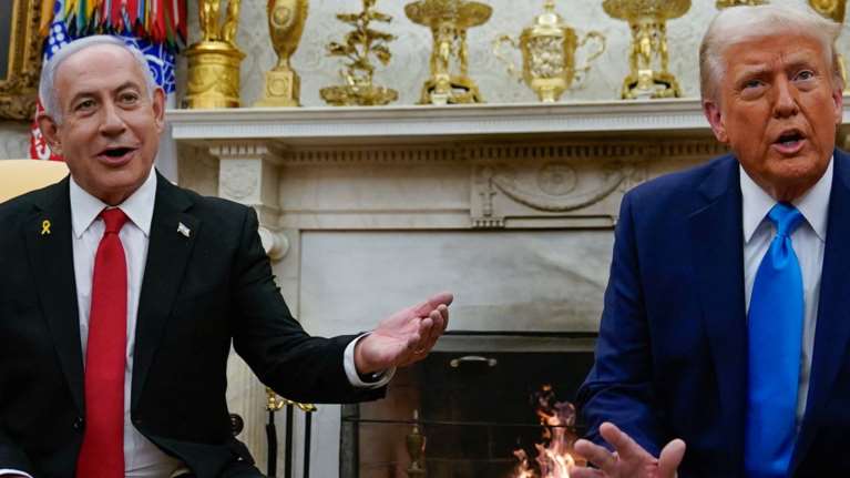 Το απίστευτο δώρο του Νετανιάχου στον Τραμπ: O χρυσός βομβητής, ίδιος με αυτούς που ξεκλήρισαν τα μέλη της Χεζμπολάχ [εικόνα]