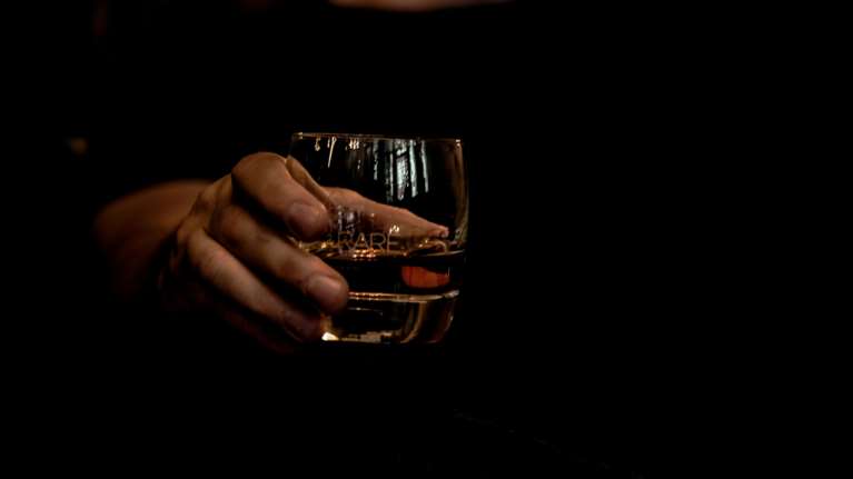 Θεσσαλονίκη: Αθώος 24χρονος μπάρμαν που σέρβιρε αλκοόλ σε 15χρονο