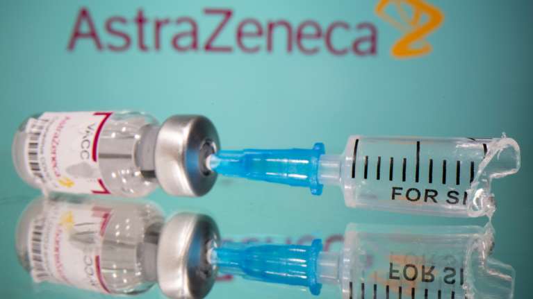 Εμβόλιο AstraZeneca: Νέες οδηγίες για τις θρομβώσεις - Ποιοι πρέπει να κάνουν έλεγχο αιμοπεταλίων