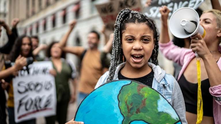 Η κλιματική αλλαγή απειλεί ένα δισεκατομμύριο παιδιά - Καμία βελτίωση στη ζωή τους την τελευταία δεκαετία