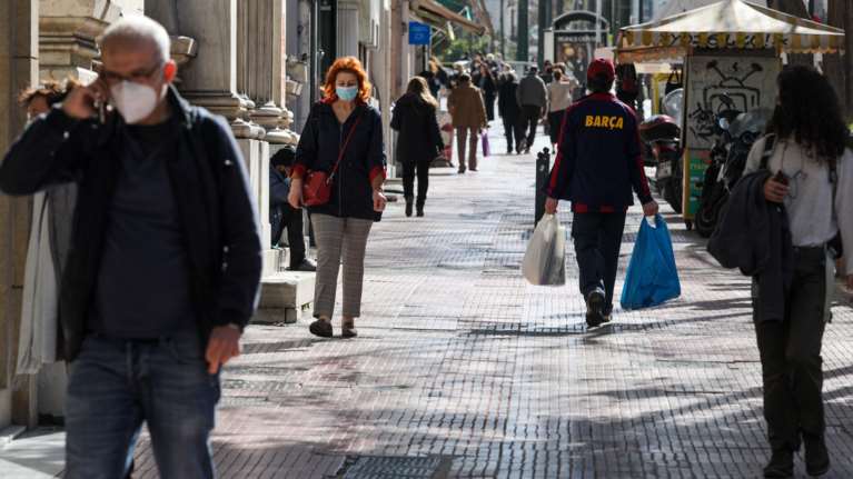&quot;Μέτρα ασπιρίνες&quot; για την πανδημία που σαρώνει στη Βόρεια Ελλάδα: Ελεγχοι για τους ανεμβολίαστους και...καμπάνια πειθούς