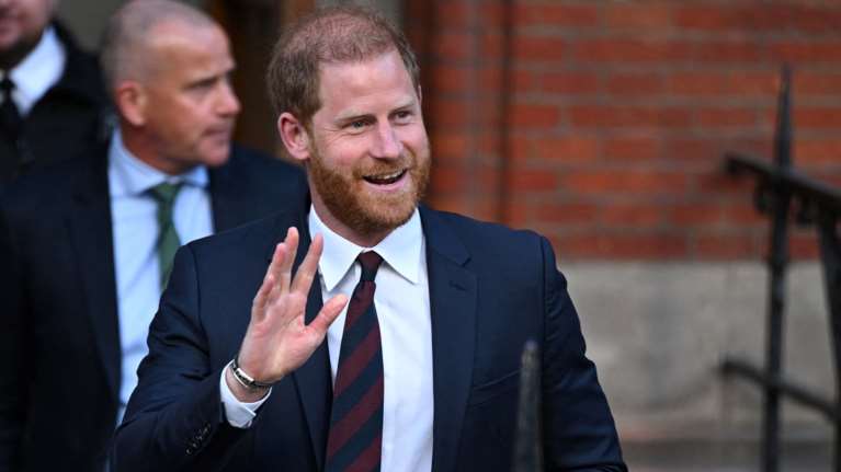 Ο δικηγόρος του πρίγκιπα Χάρι κατηγορεί την Daily Mail ότι κατασκόπευε τον αδελφό του