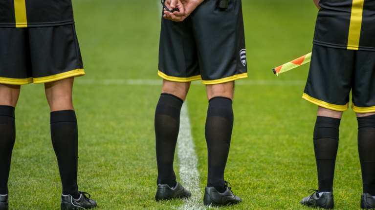 Νέοι κανονισμοί στο ποδόσφαιρο: Τι αλλάζει σε οφσάιντ, VAR και πέναλτι – Νέες ποινές στις καθυστερήσεις των τερματοφυλάκων