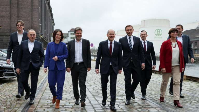 Γερμανία: "Ο φωτεινός σηματοδότης είναι πραγματικότητα" - Πώς μοιράζονται τα κρίσιμα υπουργεία - Η συμφωνία 177 σελίδων