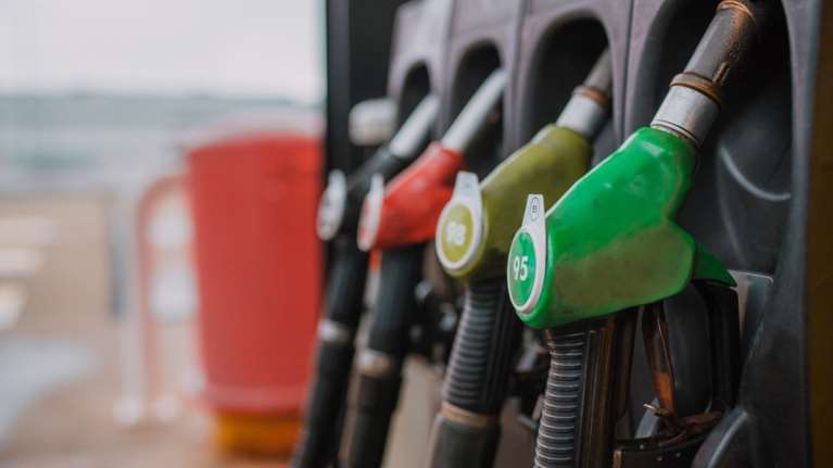 Νοθεία καυσίμων: Τι ζημιές προκαλούνται στα οχήματα με &quot;φτηνή&quot; βενζίνη - Οι συμβουλές των ειδικών
