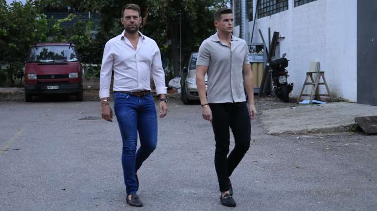 Στέφανος Κασσελάκης: "Χαλαρός" για παράσταση στο θέατρο με Τάιλερ, μετά την επεισοδιακή συνεδρίαση της ΚΕ του ΣΥΡΙΖΑ