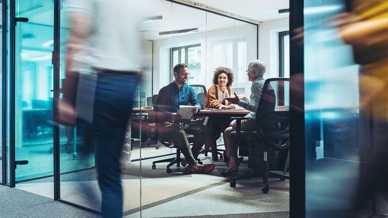 Βρετανία: Δοκίμασαν 4ήμερη εβδομάδα εργασίας – Βελτιώθηκε η ψυχική υγεία των εργαζόμενων χωρίς να πέσει η παραγωγικότητα