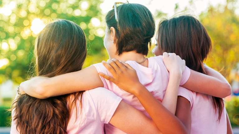 &quot;Υγεία Μπροστά&quot;: Παρουσιάζεται το εθνικό πρόγραμμα για τον καρκίνο του μαστού και του τραχήλου