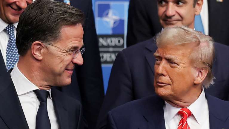 &quot;Δεν τον αποκάλεσα μπαμπάκα&quot;: Οι διευκρινίσεις του Μαρκ Ρούτε για τον χαρακτηρισμό του Τραμπ που προκάλεσε σάλο