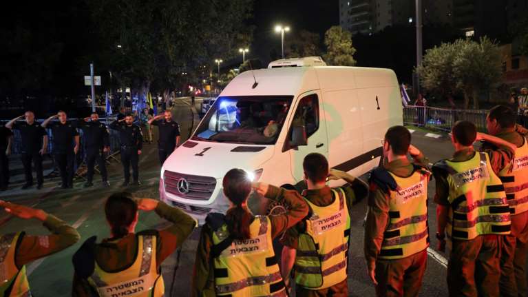 Ισραήλ: Ο IDF επιβεβαίωσε ότι οι δύο σοροί που παραδόθηκαν χθες από τη Χαμάς ανήκουν σε ομήρους