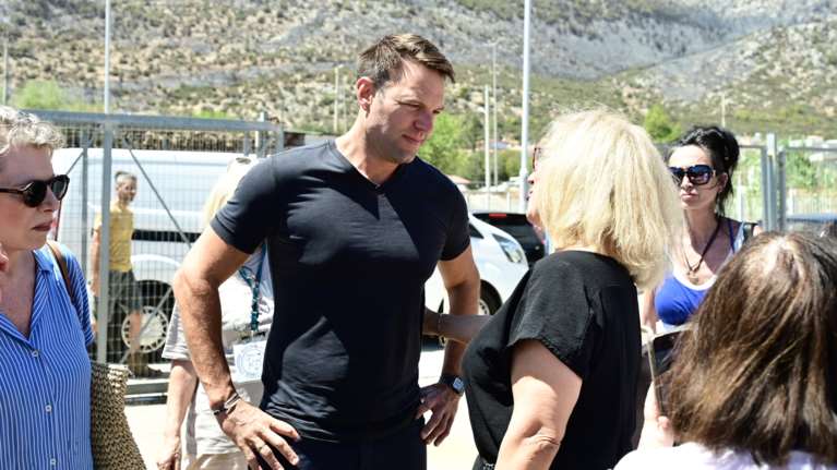 Ο Κασσελάκης προσκαλεί τον Μητσοτάκη για οδοιπορικό στα καμένα: &quot;Ας επιλέξει, δεν θέλουμε να χαλάσουμε τις διακοπές του&quot;