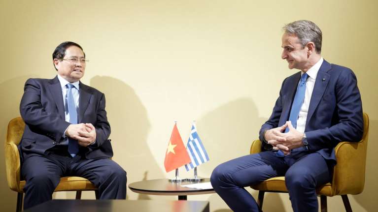 Συνάντηση Μητσοτάκη με τον πρωθυπουργό του Βιετνάμ