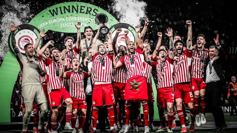 Ο Ολυμπιακός στο εξώφυλλο του World Soccer [εικόνες]