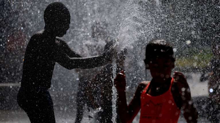 Στοιχεία-σοκ για τη Γαλλία: Περισσότερα από 2.000 παιδιά κοιμούνται στον δρόμο