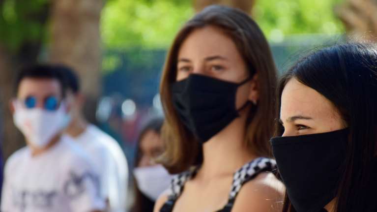 Σχολεία: Σταματά η παραγωγή μασκών για τους μαθητές με απόφαση της ΚΕΔΕ