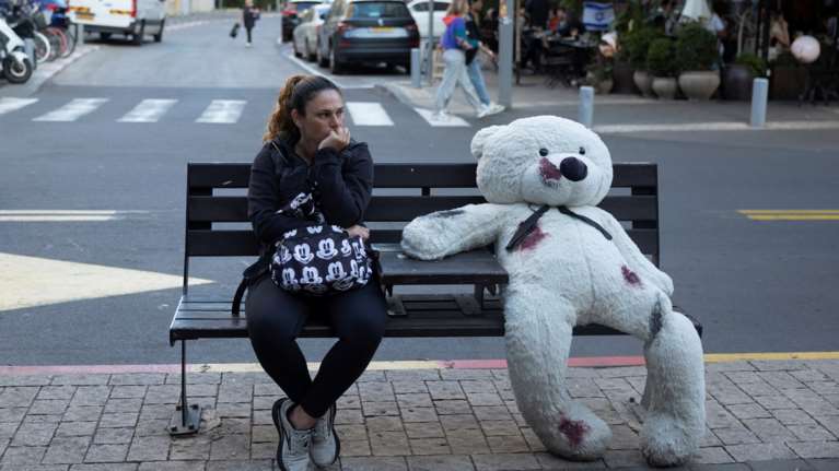 Ισραήλ: Χωρίς διάθεση για γιορτές, οι νέοι εύχονται το 2024 να φέρει την ειρήνη - &quot;Να σταματήσει ο ένας να μισεί τον άλλον&quot;