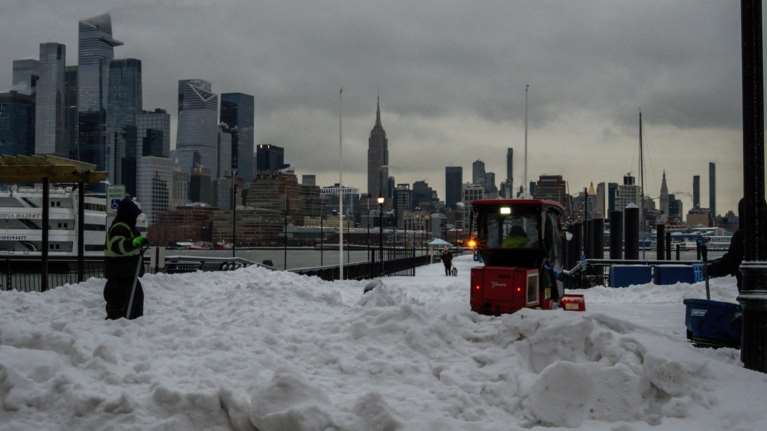 Η κακοκαιρία σαρώνει τις ΗΠΑ: Τουλάχιστον 21 νεκροί από το ψύχος - Πάνω από 800.000 νοικοκυριά χωρίς ρεύμα