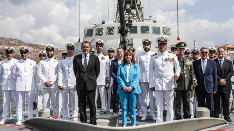 Εκνευρισμός στον τουρκικό Τύπο για την επίσκεψη Σακελλαροπούλου στο Καστελόριζο: &quot;Πολεμική πόζα σε πλοίο&quot;