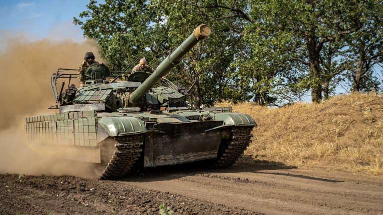 Η Ευρώπη ξεπέρασε τις ΗΠΑ στην παροχή στρατιωτικού υλικού για την Ουκρανία