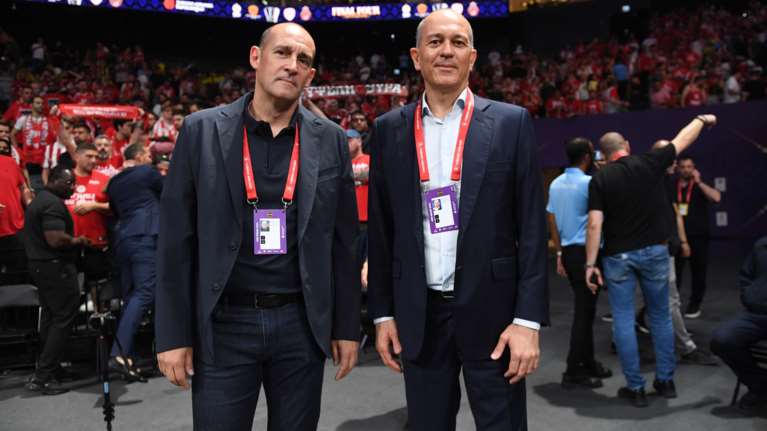 Δεν κάνουν πίσω οι Αγγελόπουλοι: &quot;Να συνεχιστούν οι τελικοί - Δεν καθόμαστε στο ίδιο τραπέζι με τον Γιαννακόπουλο&quot;