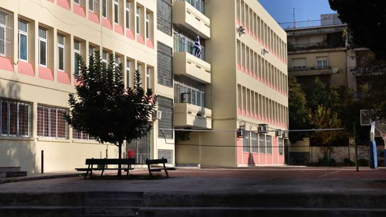 Κυψέλη: "Την έλεγαν πρεζάκι και βρομιάρα" - Τι λέει η αδερφή της 16χρονης που μαχαίρωσε συμμαθήτριά της