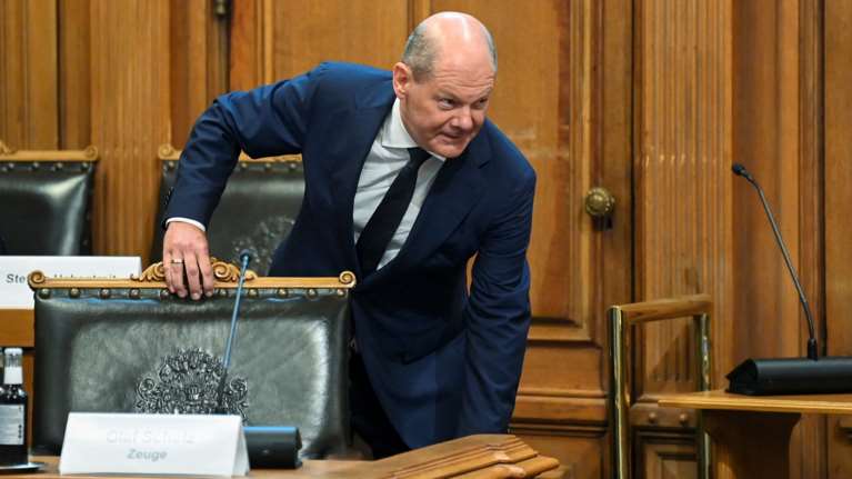 Γερμανία: Σε δύσκολη θέση ο καγκελάριος Σολτς - Tα καρφιά για αλαζονεία και τα &quot;δεν θυμάμαι&quot; στο σκάνδαλο Cum-Ex