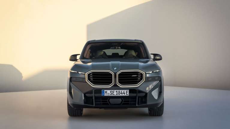 H BMW παθαίνει ηλεκτροπληξία με την XM