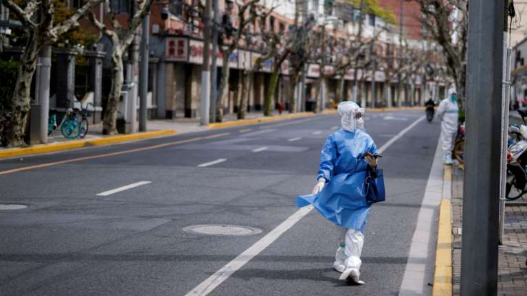 Υγειονομική &quot;χούντα&quot; στη Σανγκάη: Καραντίνα με το ζόρι σε άθλια κέντρα, ξύλο και συλλήψεις [εικόνες - βίντεο]