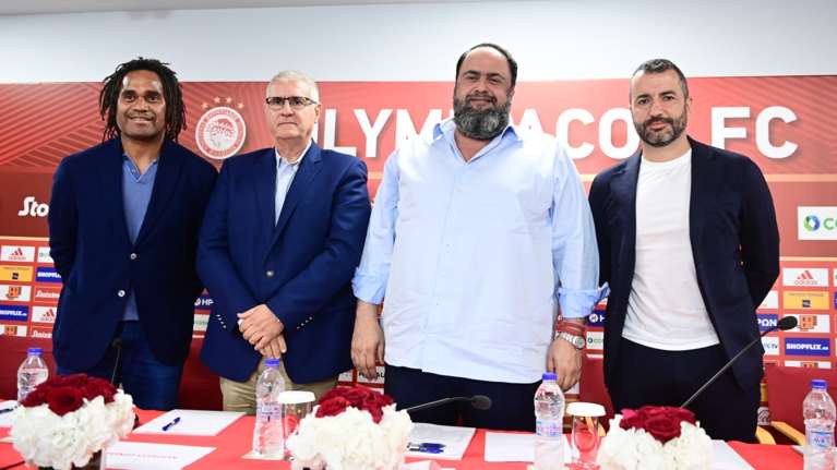 Μαρινάκης: "Θα φτιάξουμε ομάδα που θα κερδίζει και τη διαιτησία" - Η παρουσίαση του νέου προπονητή