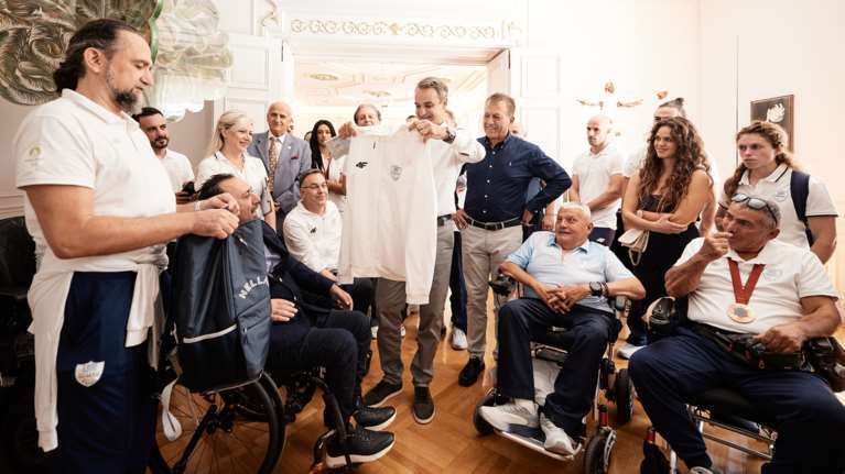 Συνάντηση Μητσοτάκη με την ελληνική αποστολή των Παραολυμπιακών Αγώνων 2024