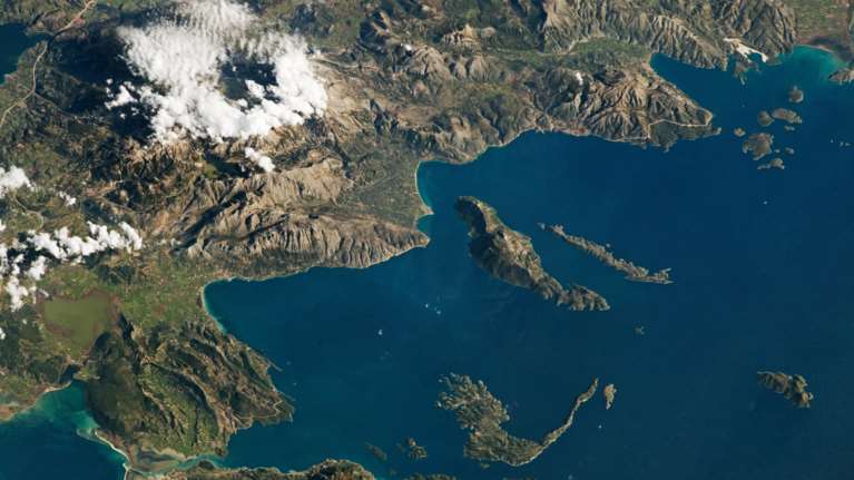 Η δυτική ακτογραμμή της Ελλάδας με τη ματιά της NASA [εικόνα]