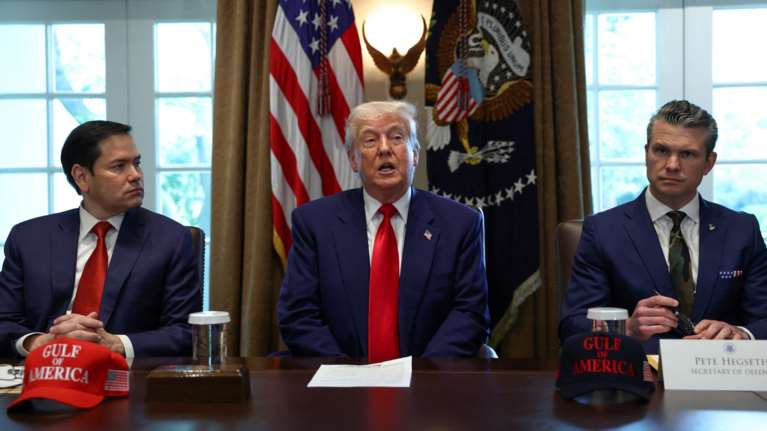 Οι ΗΠΑ εμφάνισαν δύο νέα έγγραφα και απαιτούν από την Ουκρανία να τα υπογράψει μαζί με τη συμφωνία για τα ορυκτά