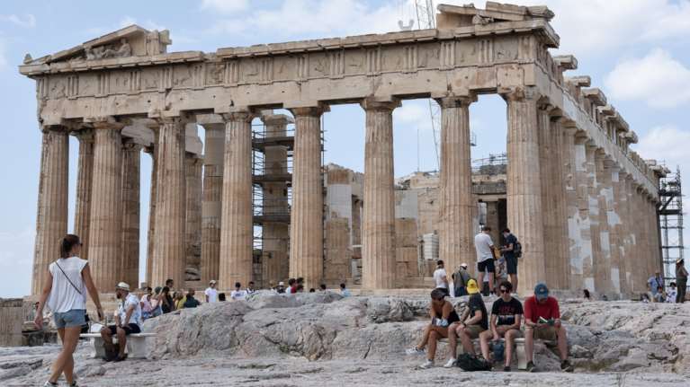 Απάντηση Μενδώνη στον Μπόρις Τζόνσον: Δεν τον έχουν ενημερώσει - Ο Έλγιν δεν πήρε νόμιμα τα Γλυπτά του Παρθενώνα