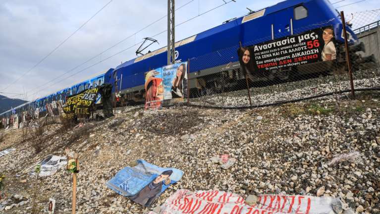 Τέμπη: "Πέρασε από 15 κάμερες αλλά δεν υπάρχει ένα πλάνο" - Η απορία για την εμπορική αμαξοστοιχία