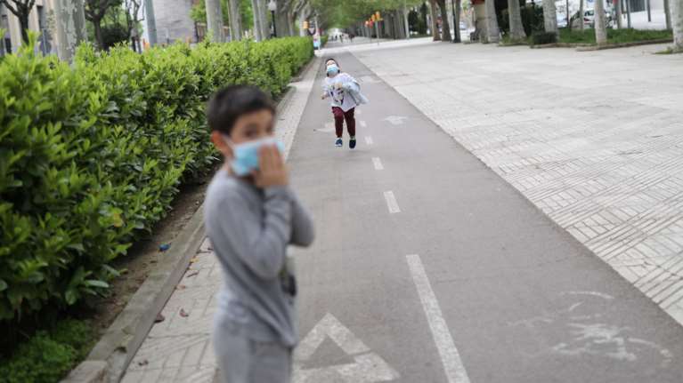 Νέα αισιόδοξη έρευνα: Μόνο 40% η πιθανότητα να μολυνθούν τα παιδιά έως 14 ετών