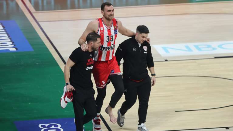 Ολυμπιακός: Σοκ με Μιλουτίνοφ, έξω για δύο μήνες - Στην αγορά για σέντερ οι Πειραιώτες