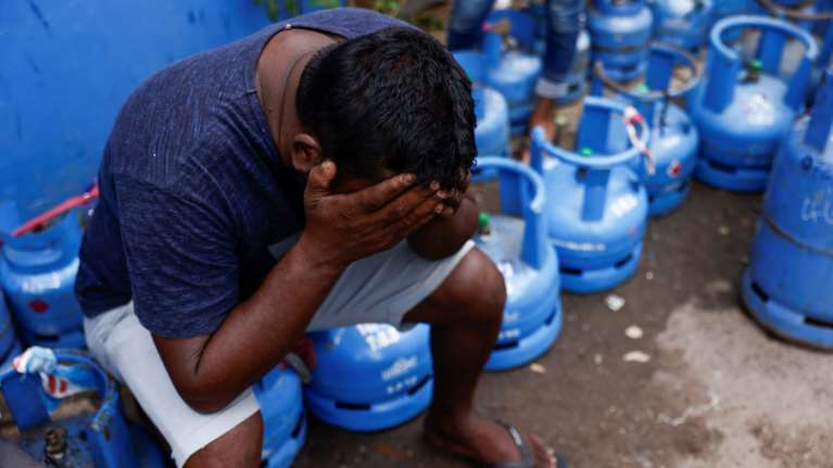 Σρι Λάνκα - Λύση έκτακτης ανάγκης για την κρίση: Εβδομάδα 4 ημερών για να καλλιεργούν κήπους οι εργαζόμενοι