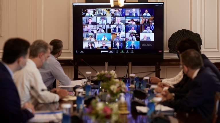 Μητσοτάκης: Αυξάνεται κατά 2% ο κατώτατος μισθός