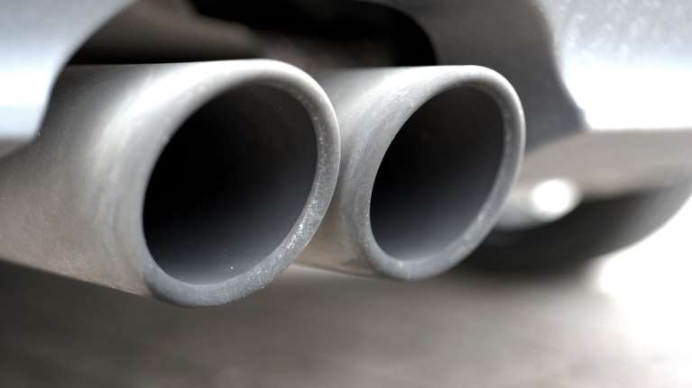 Απίστευτη έρευνα: Μειώθηκε η ευφυία των μισών Αμερικανών εξαιτίας της βενζίνης με μόλυβδο