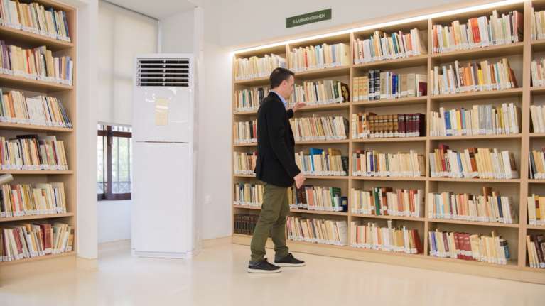 Επαναλειτουργεί η Δημοτική Βιβλιοθήκη Αθήνας - Χ. Δούκας &quot;Να γίνει ένα κύτταρο πολιτισμού ανοιχτό σε όλους&quot;