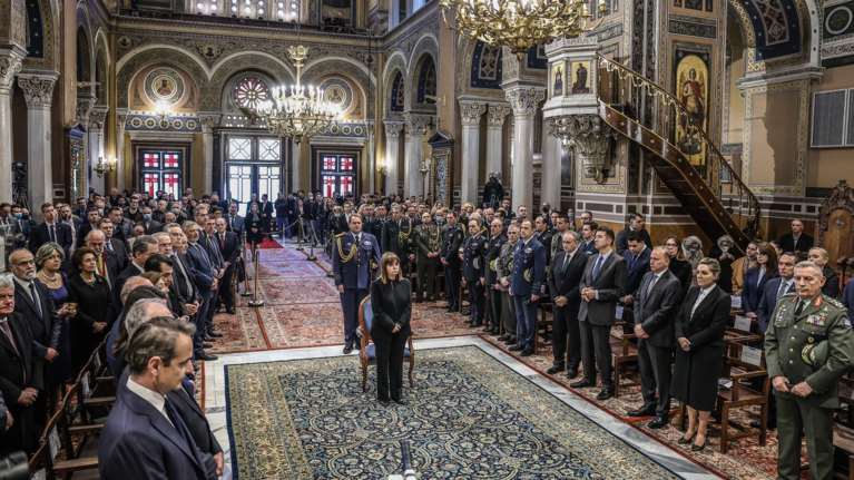 Τραγωδία στα Τέμπη: Μνημόσυνο σε όλους τους ναούς της χώρας για τα θύματα - Στη Μητρόπολη Μητσοτάκης και Σακελλαροπούλου