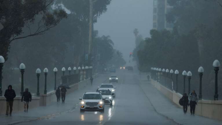 &quot;Κυκλώνας βόμβα&quot;: Από τις ΗΠΑ πηγαίνει στη Μ. Βρετανία - Προειδοποίηση για πλημμύρες