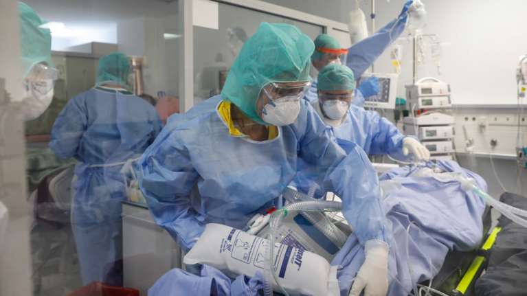 Κορονοϊός: Ένας ακόμη θάνατος στην Ελλάδα - Έφτασαν τους 145 οι νεκροί