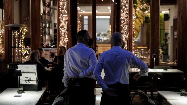 Στην τσιμπίδα της ΑΑΔΕ επιχειρηματίες της εστίασης: Το κόλπο για να μην κόβουν αποδείξεις - 13 τρανταχτές περιπτώσεις φοροδιαφυγής