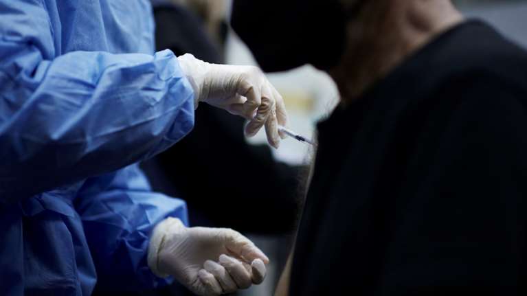 Fluenz: Το ρινικό εμβόλιο κατά της γρίπης για πρώτη φορά στην Ελλάδα - Ποιοι δεν πρέπει να το κάνουν