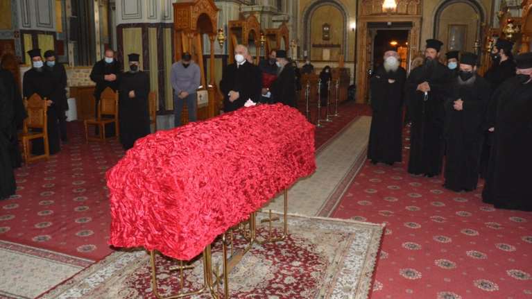 Δεν θα επιτραπεί η προσκύνηση της σορού του Μητροπολίτη Αιτωλίας Κοσμά στο Μεσολόγγι λόγω κορονοϊού [εικόνες-βίντεο]