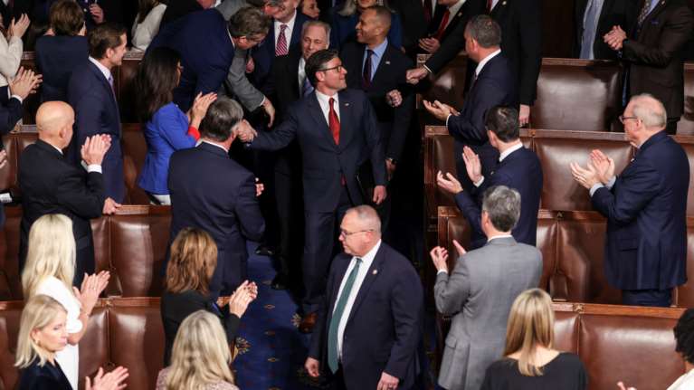 ΗΠΑ: Ο εκλεκτός του Τραμπ, Μάικ Τζόνσον, επανεξελέγη πρόεδρος της Βουλής των Αντιπροσώπων - &quot;Θρίλερ&quot; με την ψηφοφορία
