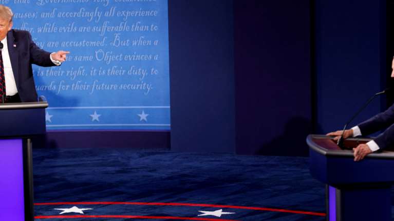 Κορονοϊός: Ο Τραμπ κορόϊδευε στο debate τον Μπάιντεν ότι φοράει μάσκα και τελικά... κόλλησε ο ίδιος και η Μελάνια