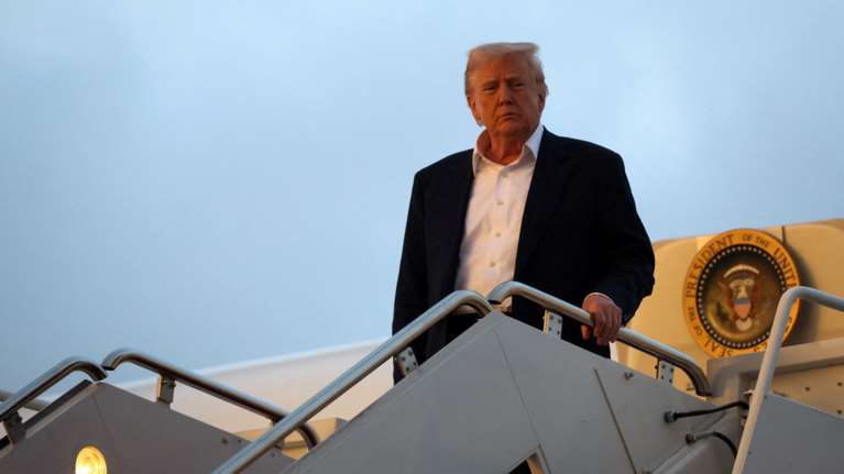 Κλιμακώνει τον εμπορικό πόλεμο ο Τραμπ: Ανακοίνωσε δασμούς 100% στις ταινίες που παράγονται στο εξωτερικό