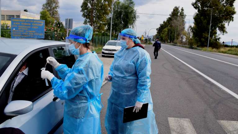 Κορονοϊός: Που γίνονται σήμερα οι "drive through" έλεγχοι του ΕΟΔΥ
